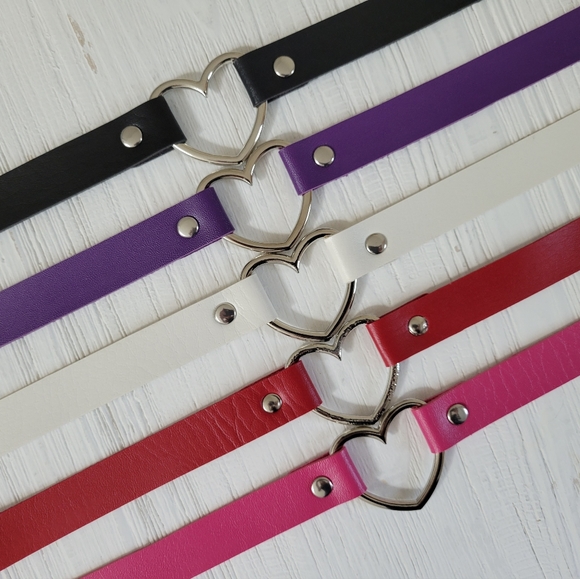 Leather Heart Ring Choker - Picture 4 of 5